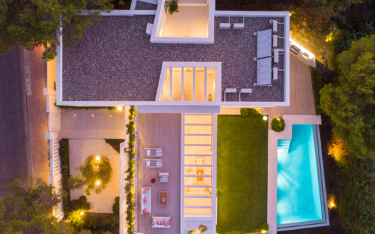 Splendid villa with views to La Concha mountain