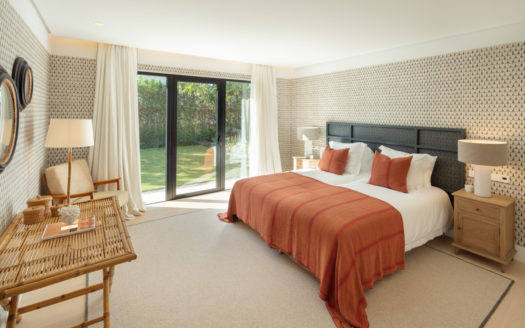 Exquisite family residence located in the heart of the golf valley.