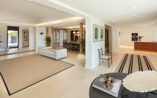 Exquisite family residence located in the heart of the golf valley.