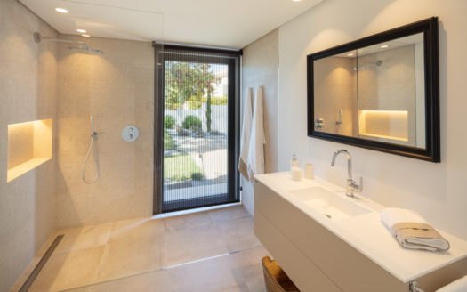 Exquisite family residence located in the heart of the golf valley.