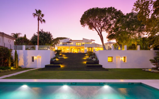 Exquisite family residence located in the heart of the golf valley.