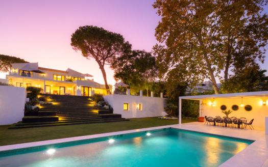 Exquisite family residence located in the heart of the golf valley.