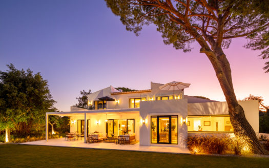 Exquisite family residence located in the heart of the golf valley.