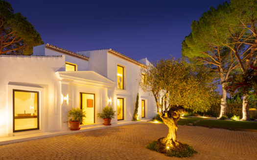 Exquisite family residence located in the heart of the golf valley.