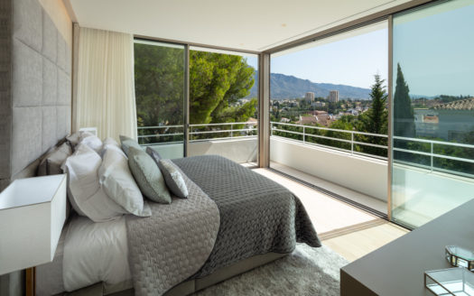 Splendid villa with views to La Concha mountain