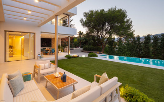 Splendid villa with views to La Concha mountain