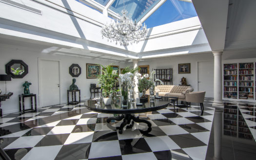Luxurious property in the Golden Mile