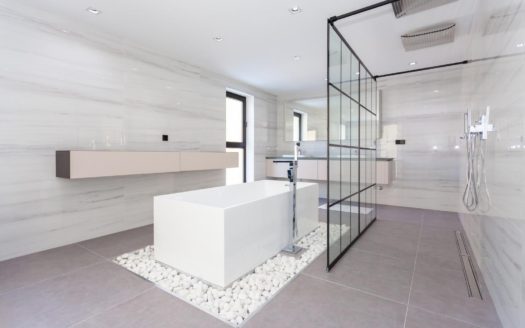 AMAZING VILLA ON SALE IN LOS MONTEROS