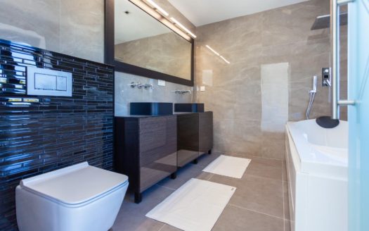 AMAZING VILLA ON SALE IN LOS MONTEROS