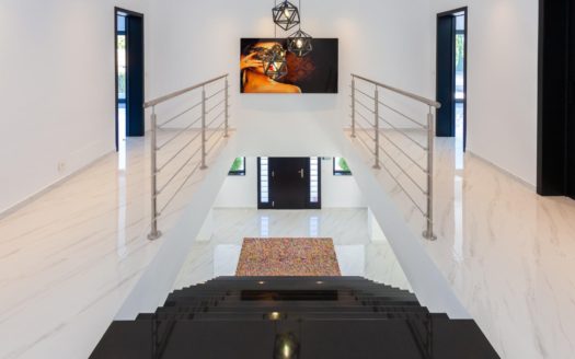 AMAZING VILLA ON SALE IN LOS MONTEROS