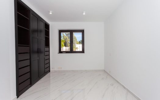 AMAZING VILLA ON SALE IN LOS MONTEROS