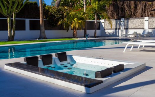 AMAZING VILLA ON SALE IN LOS MONTEROS