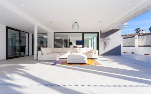 AMAZING VILLA ON SALE IN LOS MONTEROS
