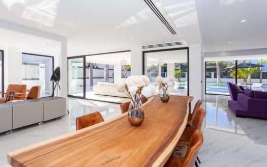 AMAZING VILLA ON SALE IN LOS MONTEROS