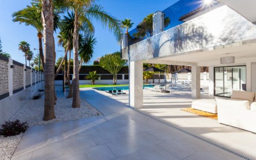 AMAZING VILLA ON SALE IN LOS MONTEROS