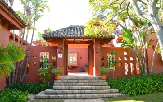 AMAZING VILLA FOR SALE EN URB. LA ZAGALETA WITH SPECTACULAR 360º VIEWS