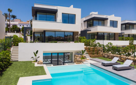 BOUTIQUE OF 10 INDIVIDUAL VILLAS ABOVE THE GREENS OF EL CAMPANARIO GOLF COURSE