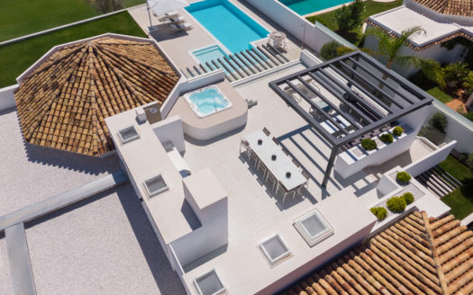 AN ELEVATED POSITION OVER THE GOLF VALLEY