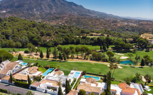 AN ELEVATED POSITION OVER THE GOLF VALLEY