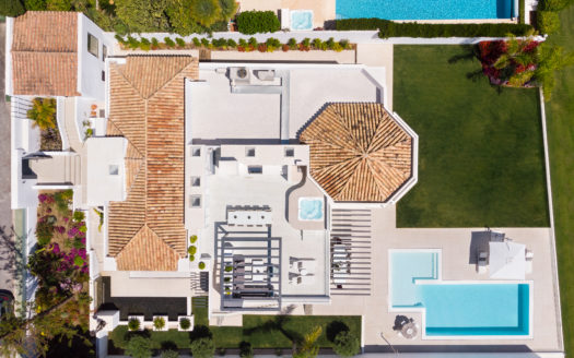 AN ELEVATED POSITION OVER THE GOLF VALLEY