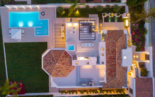 AN ELEVATED POSITION OVER THE GOLF VALLEY