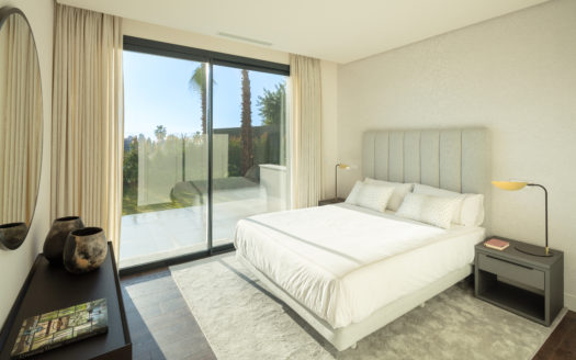 S T U N N I N G C O N T E M P O R A R Y V I L L A R E S I D I N G OVER MARBELLA’S FAMOUS GOLF VALLEY