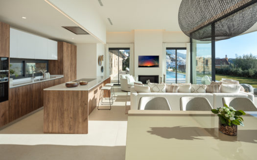 S T U N N I N G C O N T E M P O R A R Y V I L L A R E S I D I N G OVER MARBELLA’S FAMOUS GOLF VALLEY