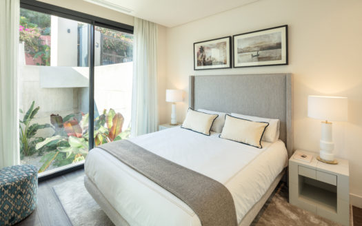 S T U N N I N G C O N T E M P O R A R Y V I L L A R E S I D I N G OVER MARBELLA’S FAMOUS GOLF VALLEY