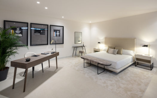 S T U N N I N G C O N T E M P O R A R Y V I L L A R E S I D I N G OVER MARBELLA’S FAMOUS GOLF VALLEY