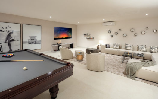 S T U N N I N G C O N T E M P O R A R Y V I L L A R E S I D I N G OVER MARBELLA’S FAMOUS GOLF VALLEY