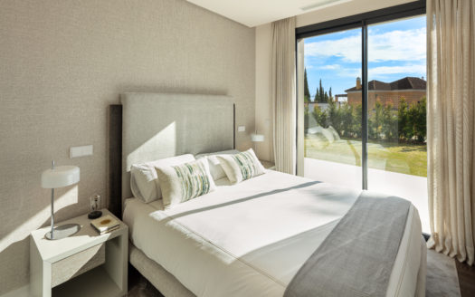 S T U N N I N G C O N T E M P O R A R Y V I L L A R E S I D I N G OVER MARBELLA’S FAMOUS GOLF VALLEY