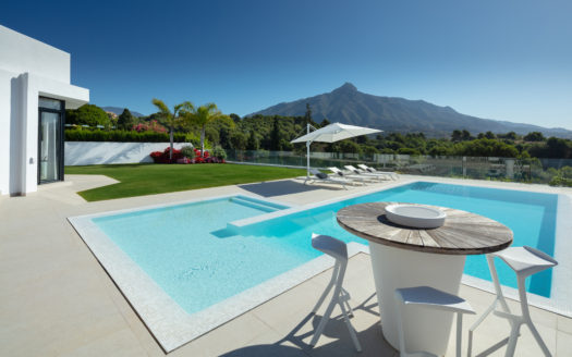 AN ELEVATED POSITION OVER THE GOLF VALLEY