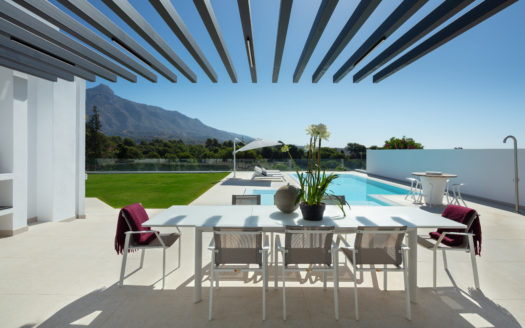 AN ELEVATED POSITION OVER THE GOLF VALLEY