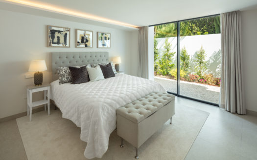 AN ELEVATED POSITION OVER THE GOLF VALLEY