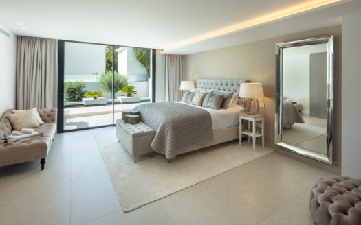 AN ELEVATED POSITION OVER THE GOLF VALLEY