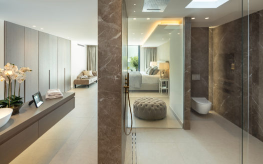 AN ELEVATED POSITION OVER THE GOLF VALLEY