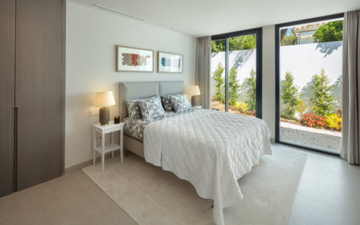 AN ELEVATED POSITION OVER THE GOLF VALLEY