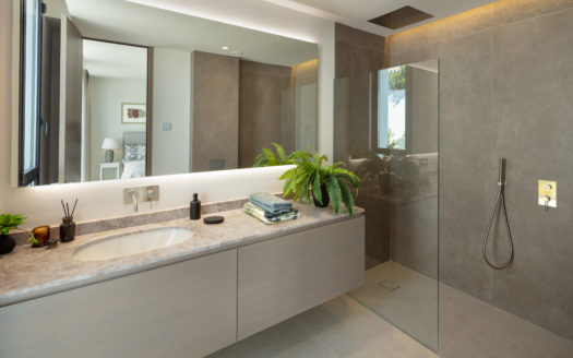 AN ELEVATED POSITION OVER THE GOLF VALLEY