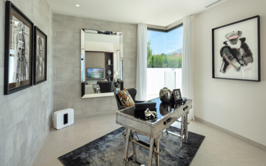 AN ELEVATED POSITION OVER THE GOLF VALLEY