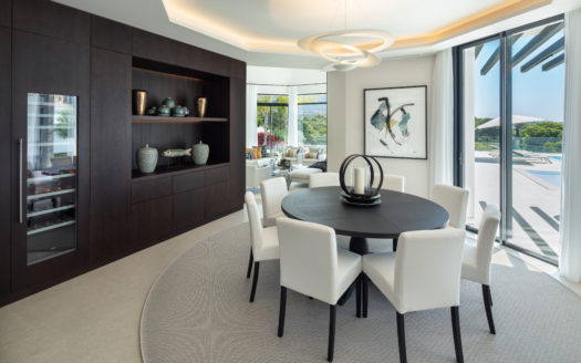 AN ELEVATED POSITION OVER THE GOLF VALLEY