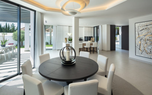 AN ELEVATED POSITION OVER THE GOLF VALLEY