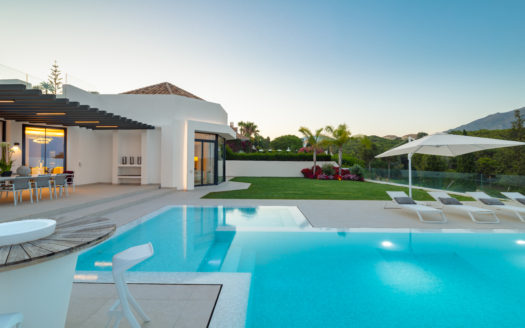 AN ELEVATED POSITION OVER THE GOLF VALLEY