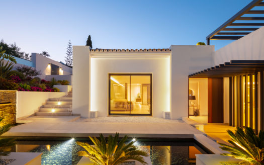 AN ELEVATED POSITION OVER THE GOLF VALLEY