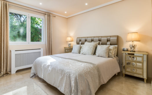 Grand Villa in El Paraiso Medio