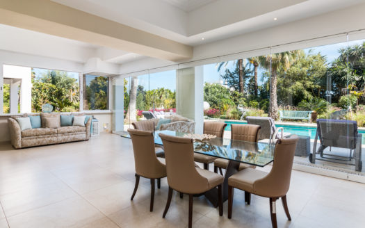 Grand Villa in El Paraiso Medio