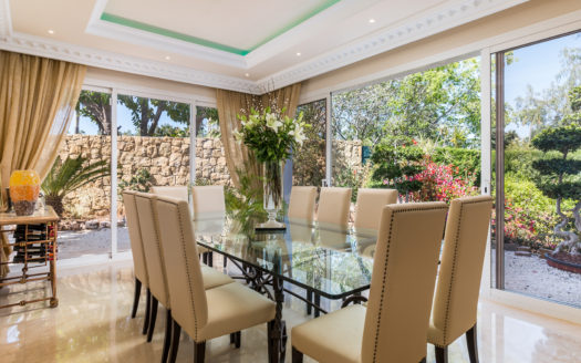Grand Villa in El Paraiso Medio
