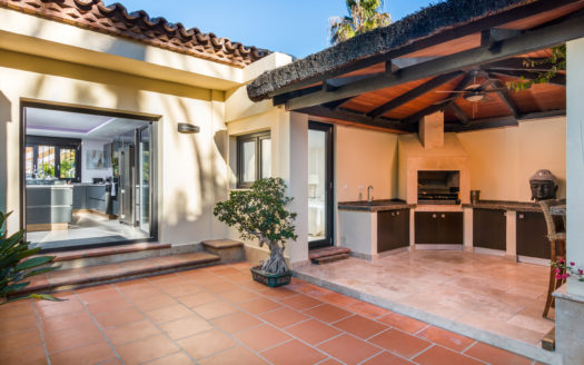 Luxury beach side detached villa in Benamara