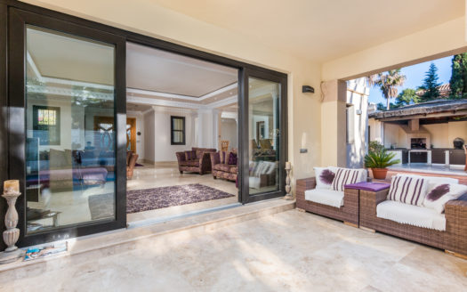Luxury beach side detached villa in Benamara