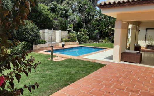 Luxury beach side detached villa in Benamara