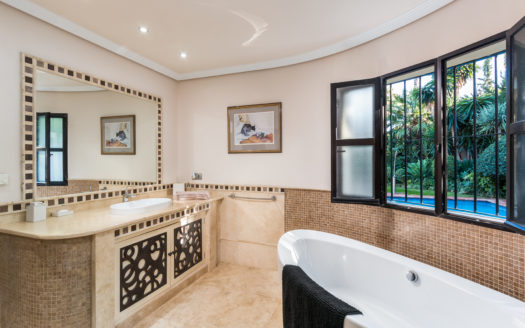 Luxury beach side detached villa in Benamara